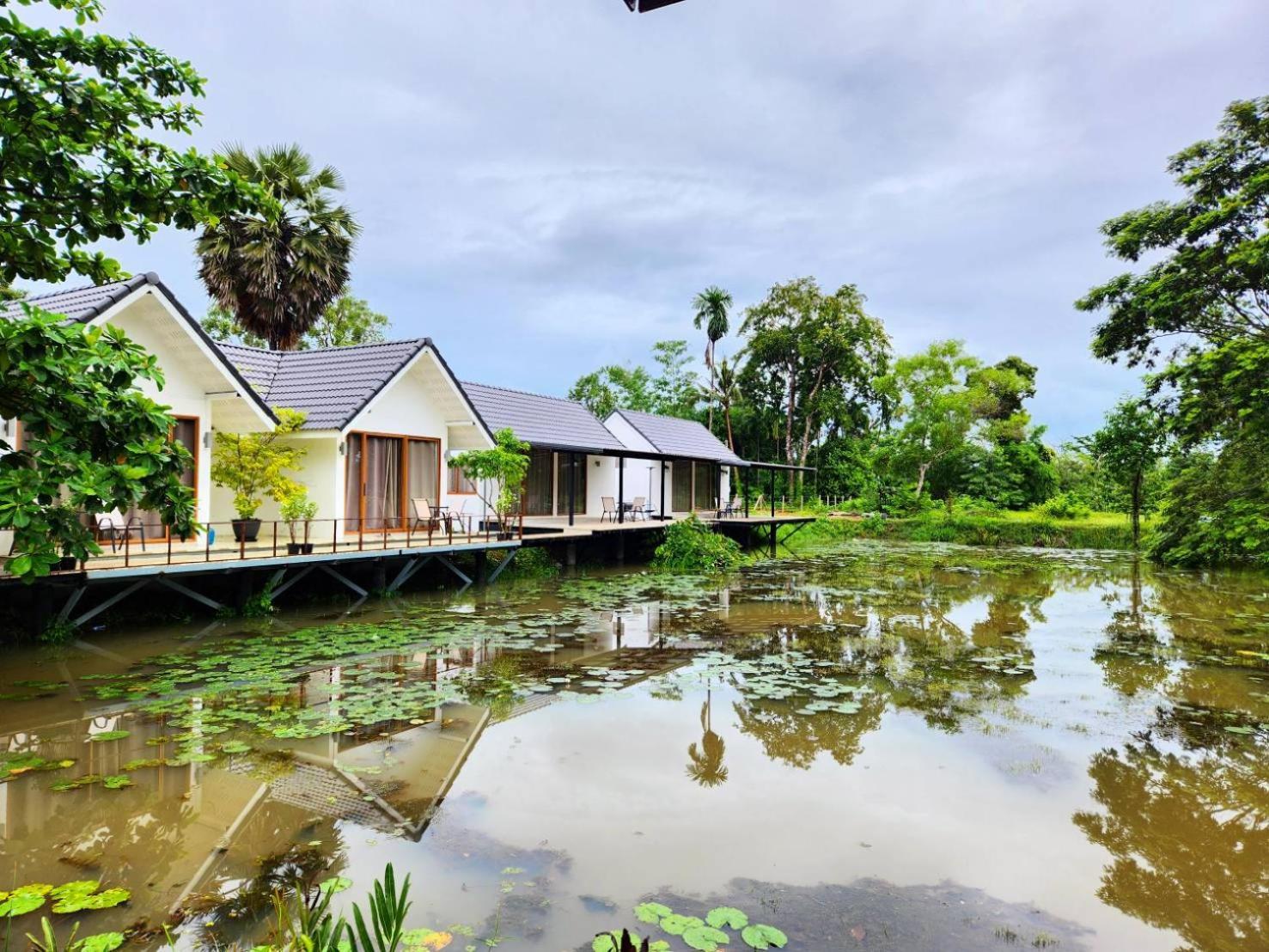 The Duck Cafe And Resort Trat Extérieur photo