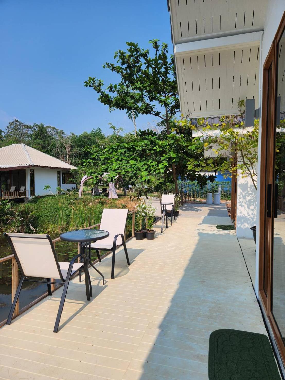 The Duck Cafe And Resort Trat Extérieur photo